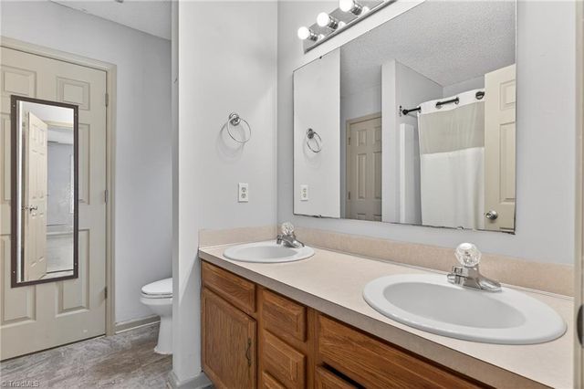 11 Oak Meadow Lane, Thomasville, NC 27360