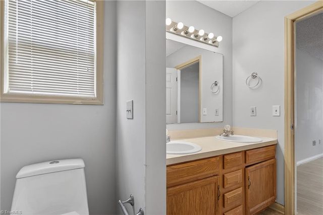 11 Oak Meadow Lane, Thomasville, NC 27360