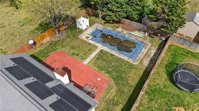 11 Oak Meadow Lane, Thomasville, NC 27360