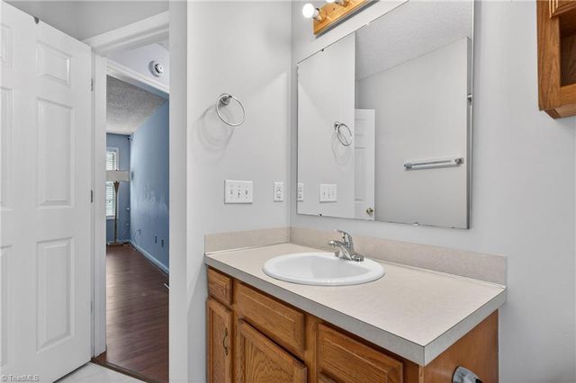 11 Oak Meadow Lane, Thomasville, NC 27360