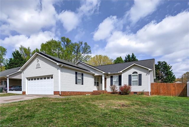 11 Oak Meadow Lane, Thomasville, NC 27360