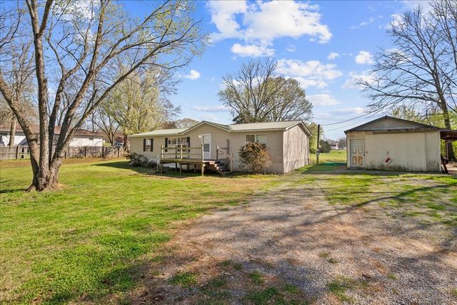 46 W Pine Street, Chatsworth, GA 30705