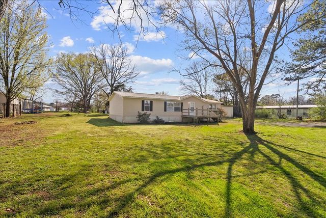 46 W Pine Street, Chatsworth, GA 30705