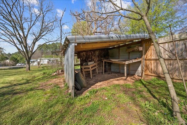 46 W Pine Street, Chatsworth, GA 30705