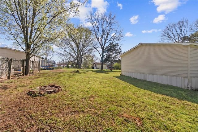 46 W Pine Street, Chatsworth, GA 30705