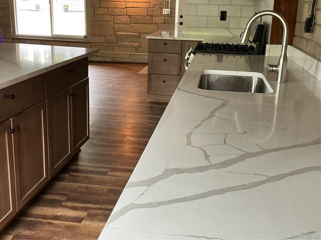 375 Lamothe Drive, Waterford Charter Township, MI 48327