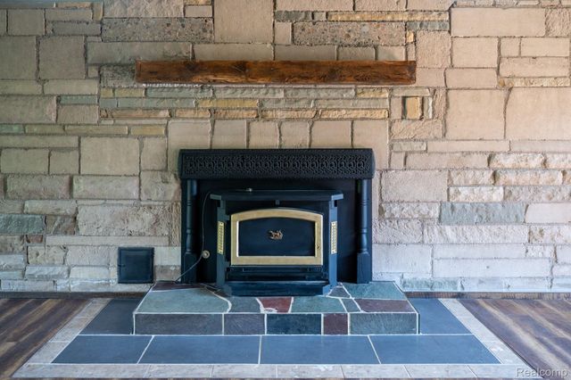 375 Lamothe Drive, Waterford Charter Township, MI 48327