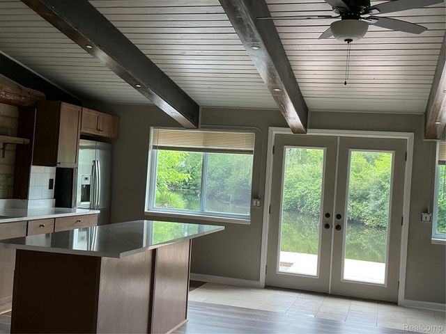 375 Lamothe Drive, Waterford Charter Township, MI 48327