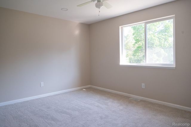 375 Lamothe Drive, Waterford Charter Township, MI 48327