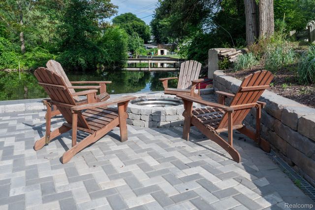 375 Lamothe Drive, Waterford Charter Township, MI 48327