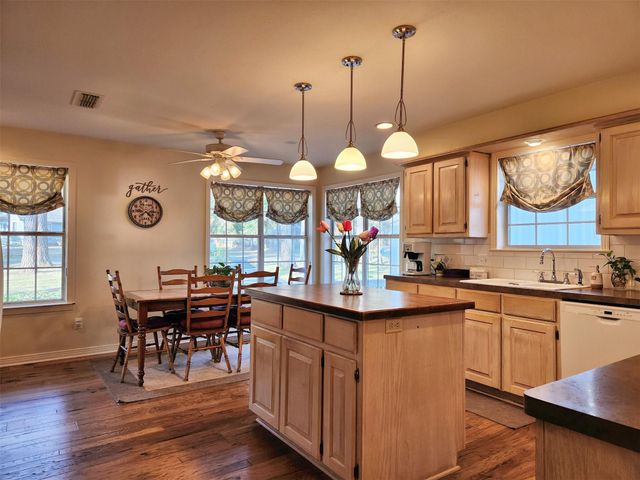 522 Christine DR, Bullard, TX 75757