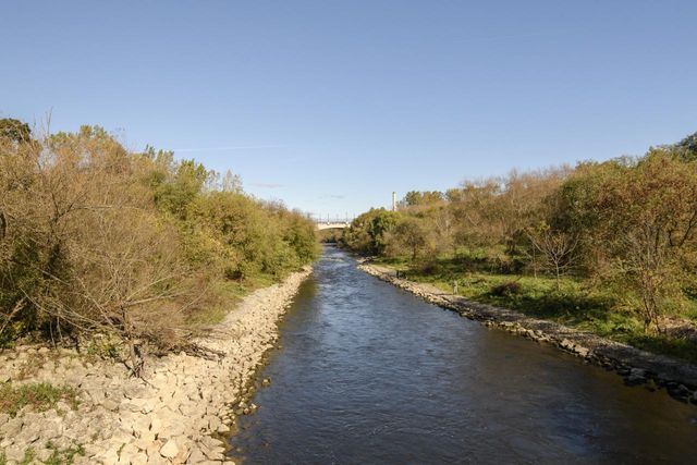 2114 N Commerce STREET, Milwaukee, WI 53212