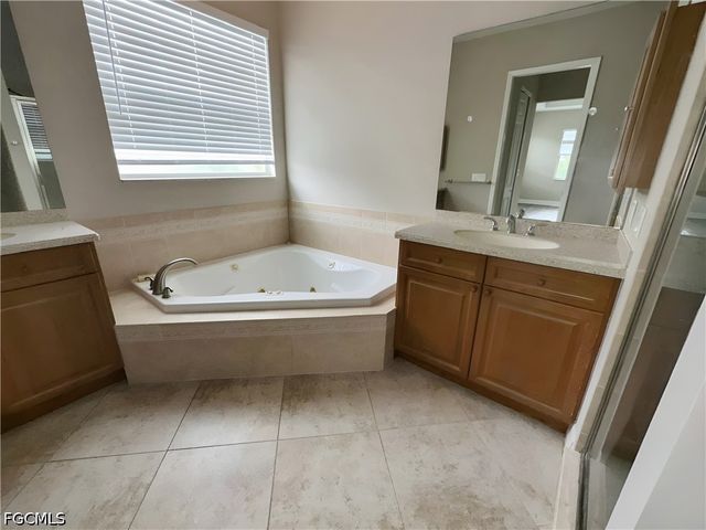 14781 Royal Oak CT, Fort Myers, FL 33919