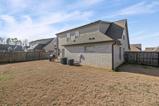 1074 CARIB LOOP W, Cordova, TN 38018