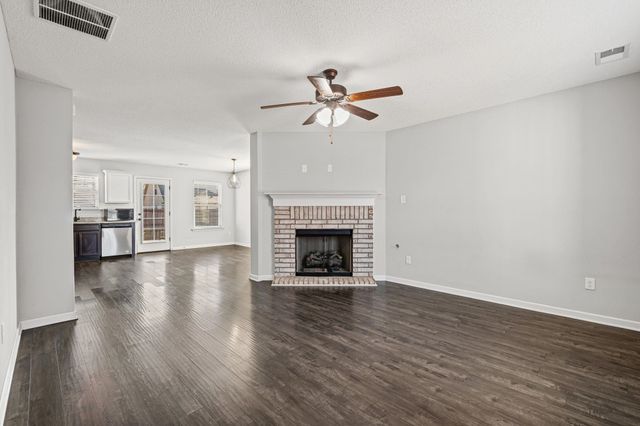 1074 CARIB LOOP W, Cordova, TN 38018