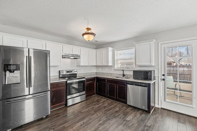 1074 CARIB LOOP W, Cordova, TN 38018