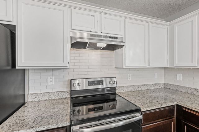 1074 CARIB LOOP W, Cordova, TN 38018