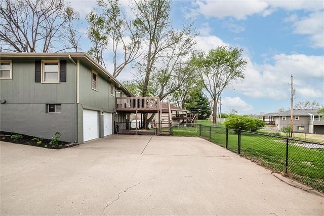 546 McDonald Road, Leavenworth, KS 66048