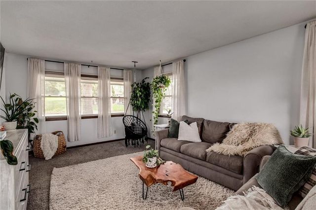 546 McDonald Road, Leavenworth, KS 66048