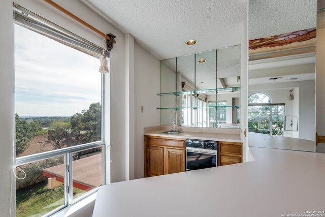 6410 Laurel Hill, San Antonio, TX 78229