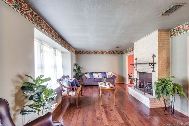 6410 Laurel Hill, San Antonio, TX 78229