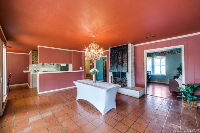 6410 Laurel Hill, San Antonio, TX 78229