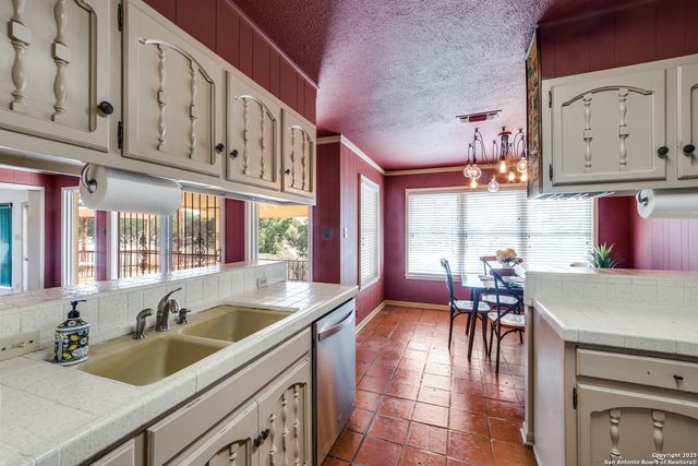 6410 Laurel Hill, San Antonio, TX 78229