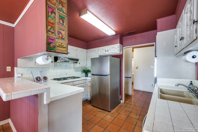 6410 Laurel Hill, San Antonio, TX 78229