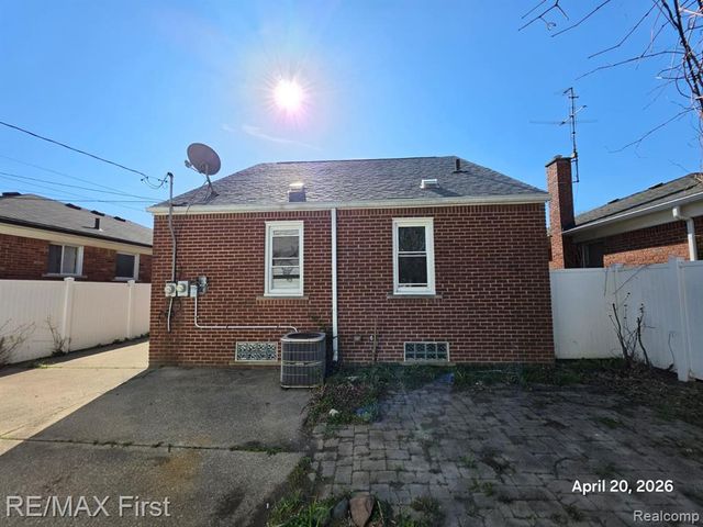 24544 Phlox Avenue, Eastpointe, MI 48021
