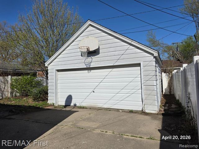 24544 Phlox Avenue, Eastpointe, MI 48021