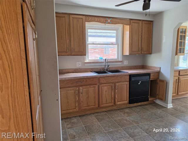 24544 Phlox Avenue, Eastpointe, MI 48021