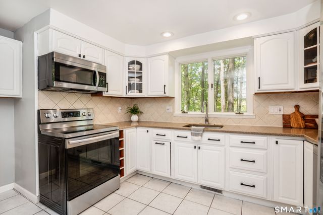 518 Wickham Road, Glastonbury, CT 06033