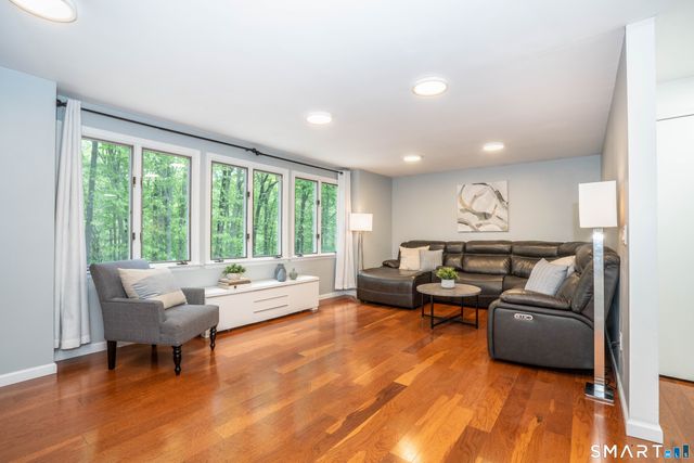 518 Wickham Road, Glastonbury, CT 06033