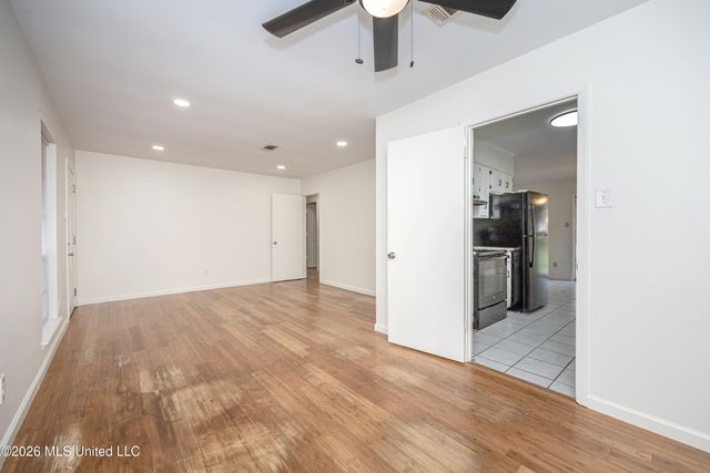 1213 King Henry Drive, Ocean Springs, MS 39564