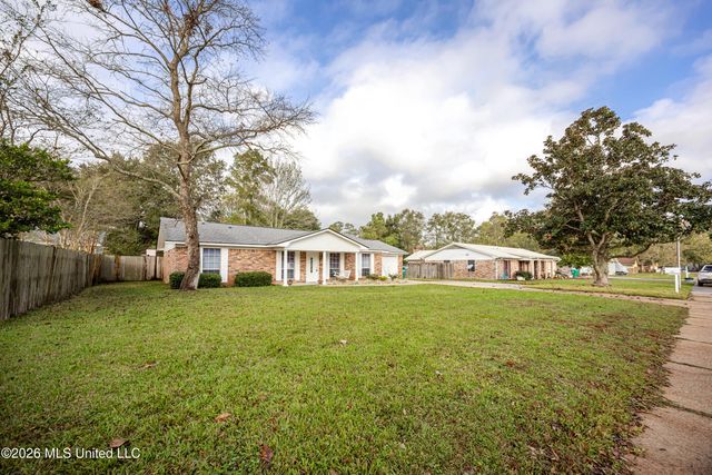 1213 King Henry Drive, Ocean Springs, MS 39564