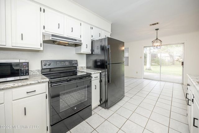 1213 King Henry Drive, Ocean Springs, MS 39564