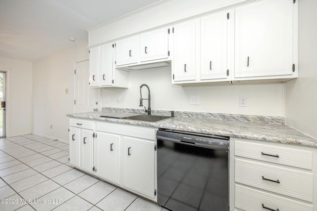 1213 King Henry Drive, Ocean Springs, MS 39564