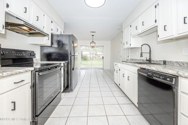 1213 King Henry Drive, Ocean Springs, MS 39564