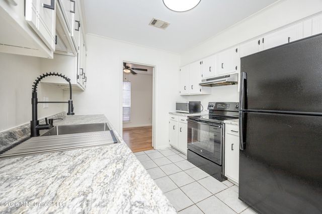 1213 King Henry Drive, Ocean Springs, MS 39564