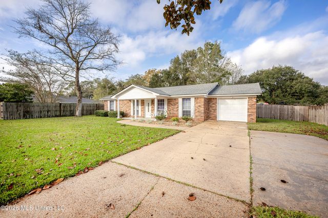 1213 King Henry Drive, Ocean Springs, MS 39564