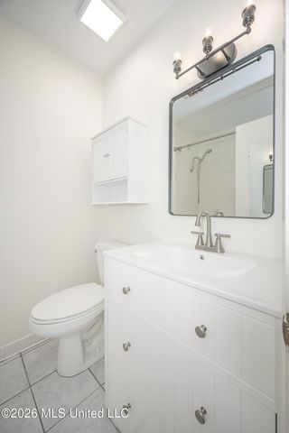 1213 King Henry Drive, Ocean Springs, MS 39564
