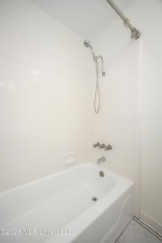 1213 King Henry Drive, Ocean Springs, MS 39564