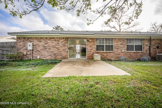 1213 King Henry Drive, Ocean Springs, MS 39564