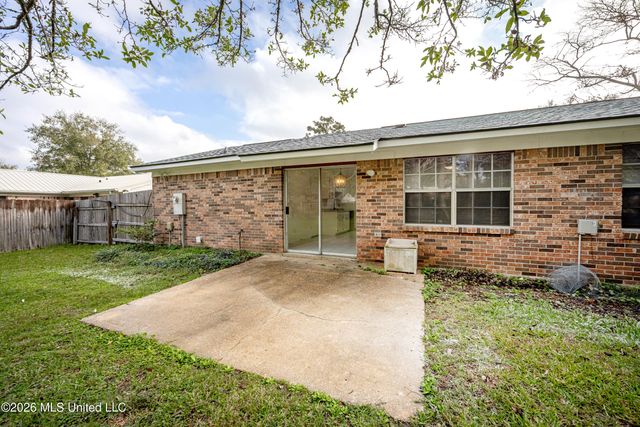 1213 King Henry Drive, Ocean Springs, MS 39564