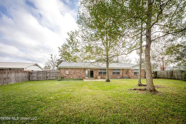1213 King Henry Drive, Ocean Springs, MS 39564