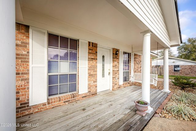 1213 King Henry Drive, Ocean Springs, MS 39564