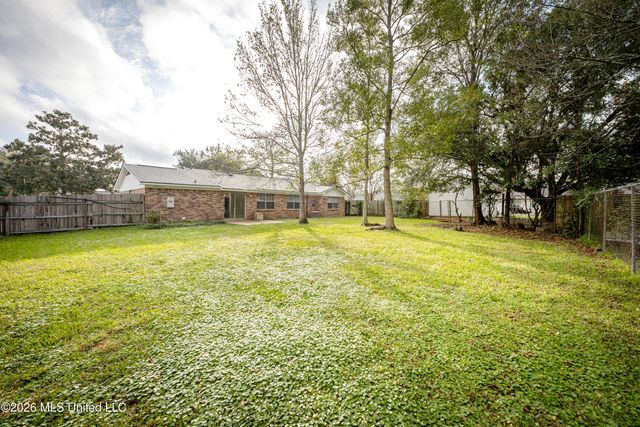 1213 King Henry Drive, Ocean Springs, MS 39564