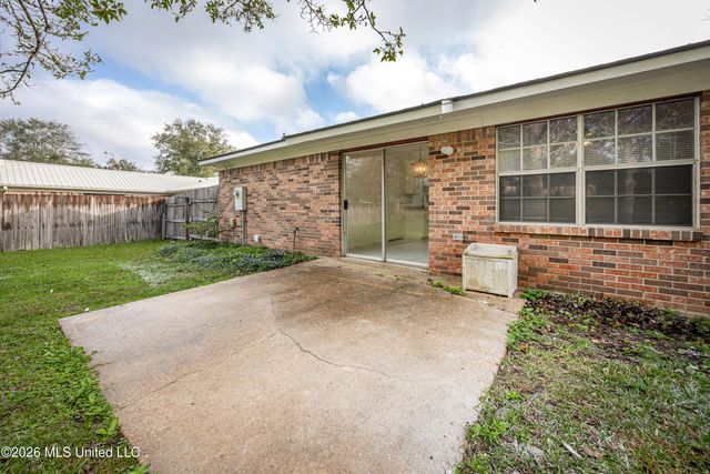 1213 King Henry Drive, Ocean Springs, MS 39564
