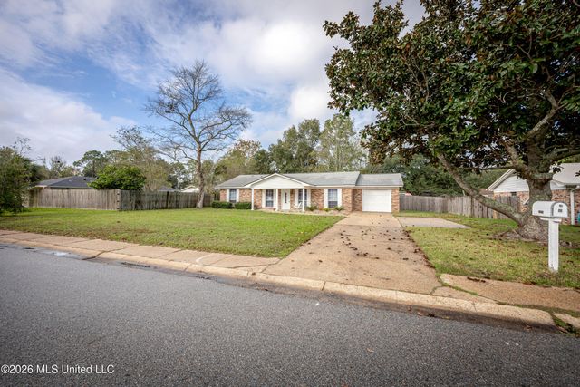 1213 King Henry Drive, Ocean Springs, MS 39564