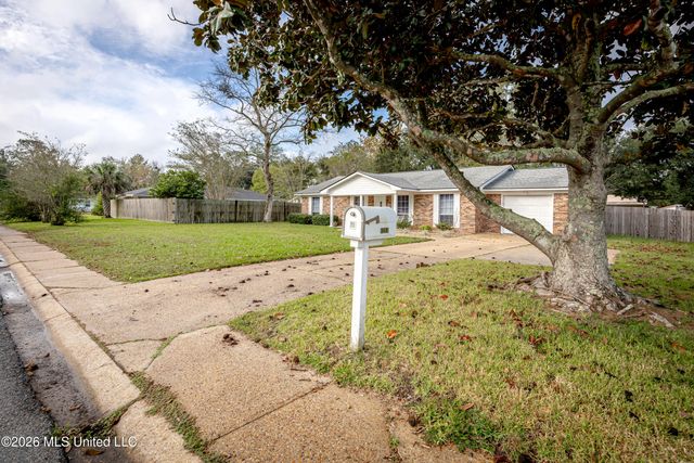 1213 King Henry Drive, Ocean Springs, MS 39564